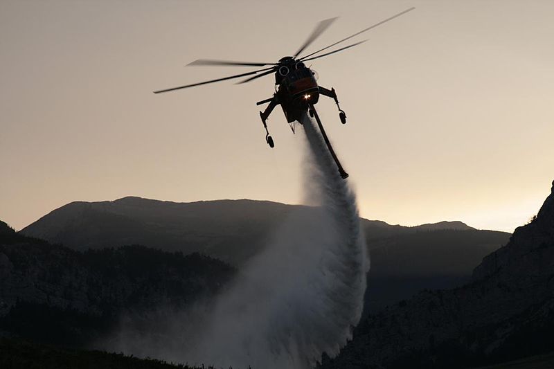 Firefighting helicopter.